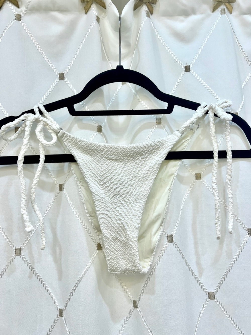 DEVON WINDSOR White Textured Tie-Side Bikini Bottom